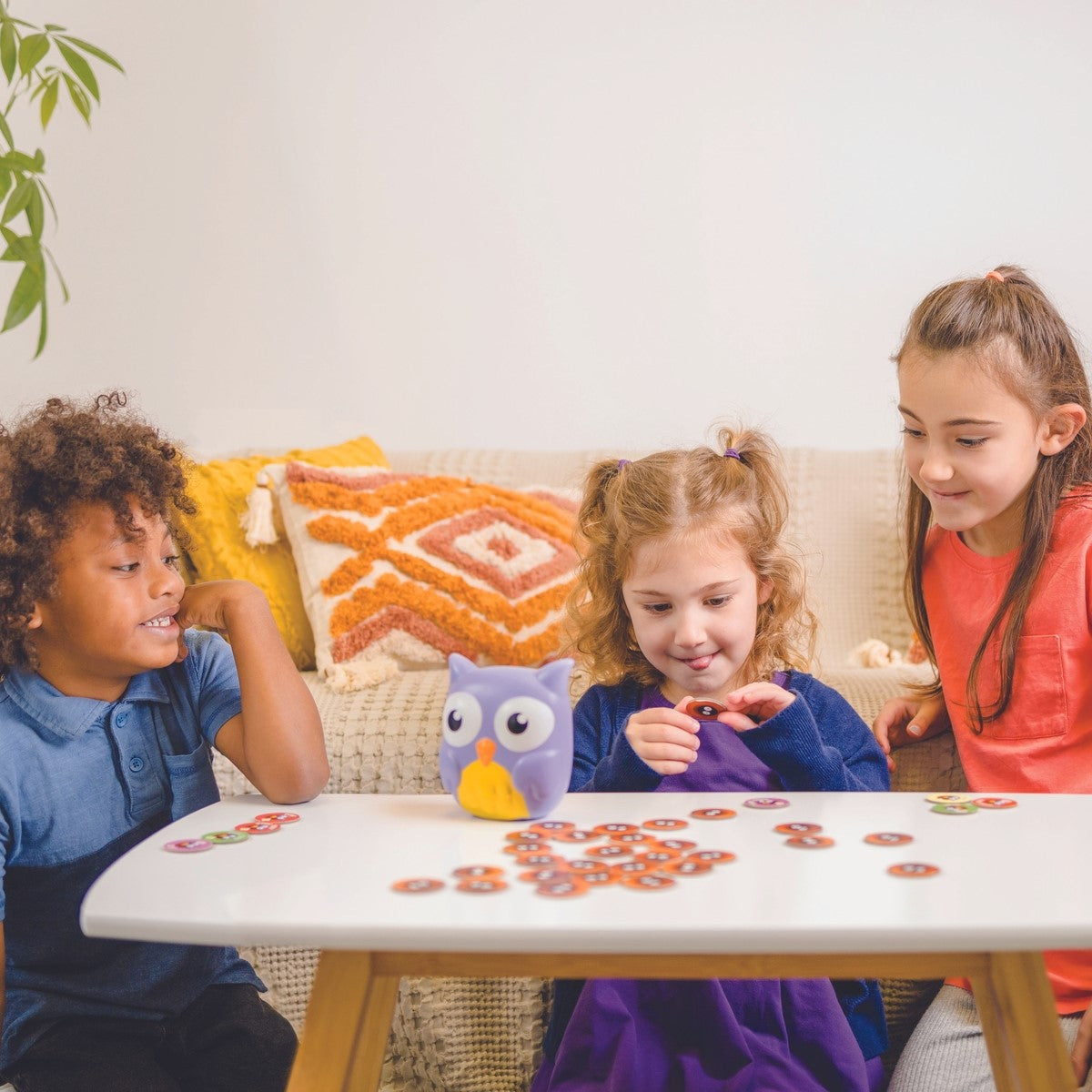 Kids playing Hoot or Toot memory game