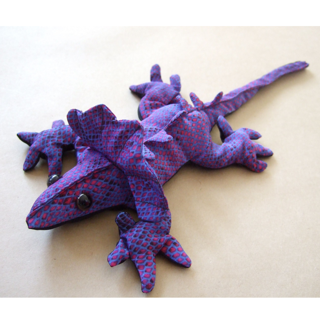 H47_ sand filled frilled neck lizard