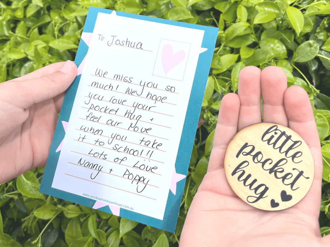 Pocket-hug-with-letter