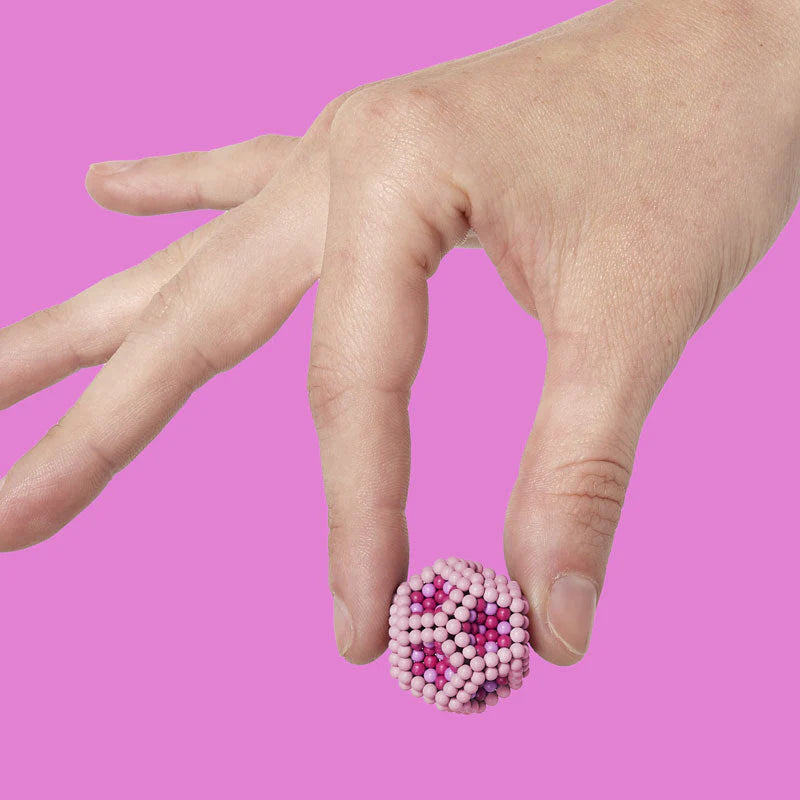 Speks Pixel Magnetic Ball Fidget pink in hand
