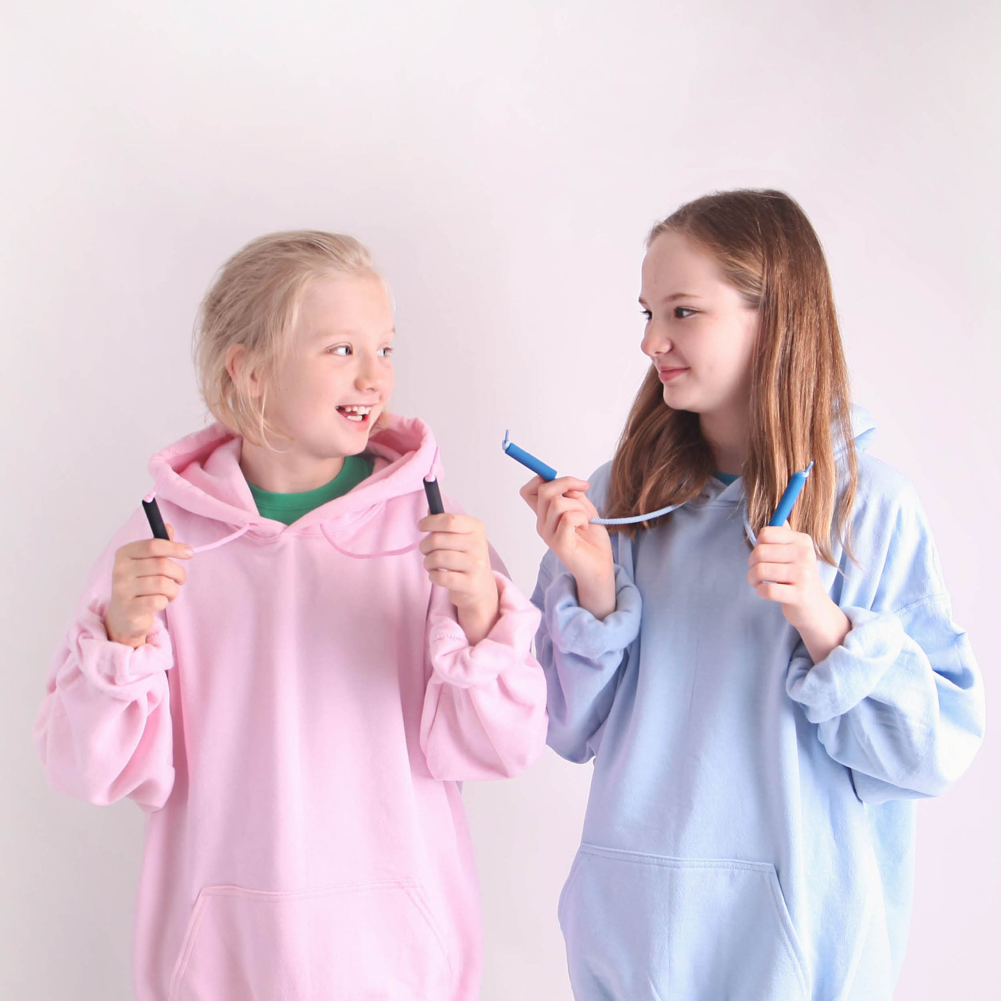 Girls with chubes multifunctional sensory chews chewigem on hoodie