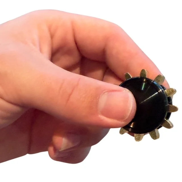 Kaiko Cog Spinner Mega in hand black