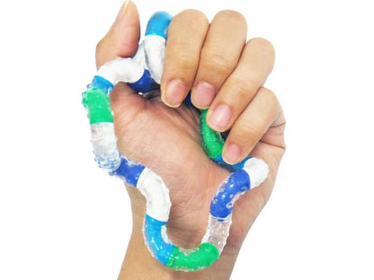 Tangle Relax DNA Therapy in hand