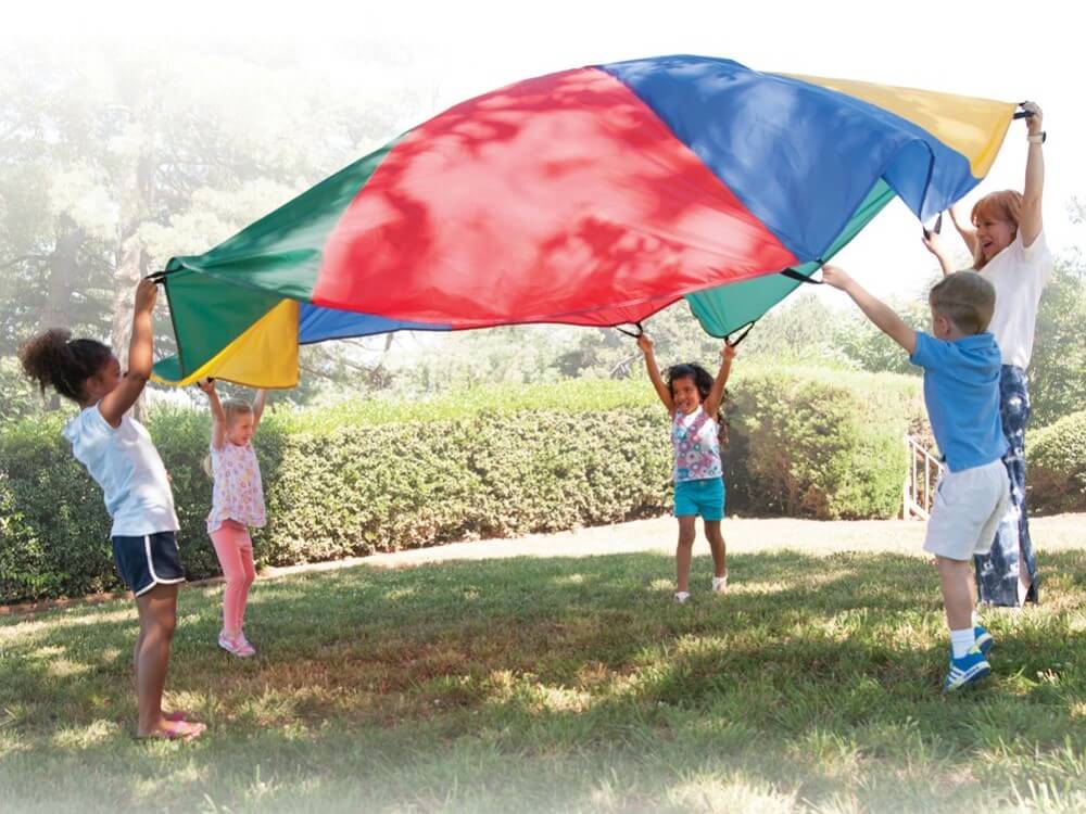kids play rainbow parachute2
